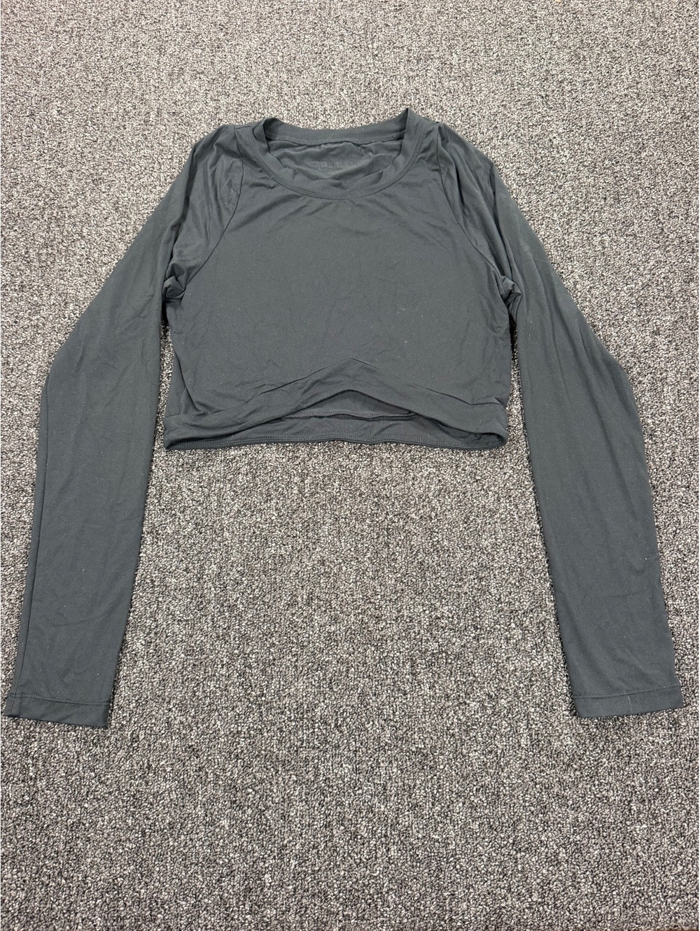 Alphalete athletic gym wear Black Long Sleeve Cropped Shirt
